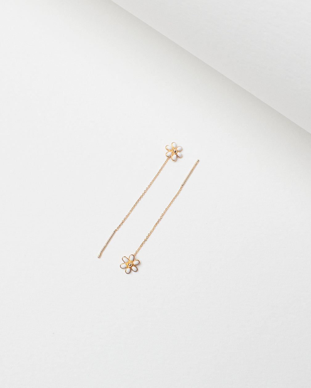 Daisy Delight Fleur Dorée stem earrings